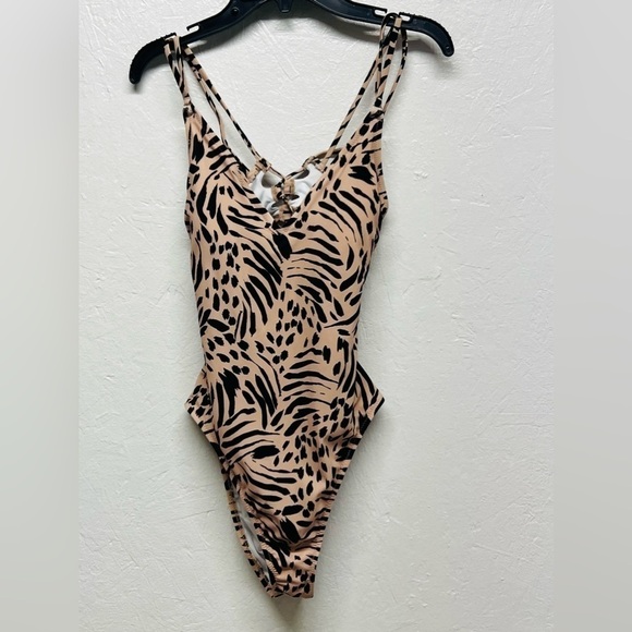 SHADE & Shore One Piece
Swimsuit - Animal Print - S-(4-6) - Picture 1 of 11